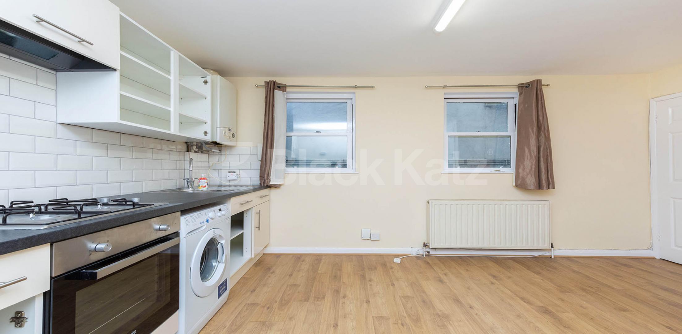 			LOCATION LOCATION LOCATION !!!, 1 Bedroom, 1 bath, 1 reception Flat			 Swan Yard, ISLINGTON N1